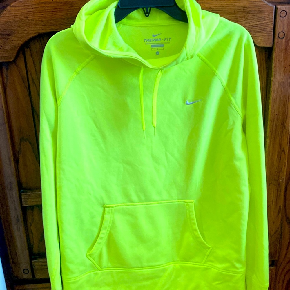 Women’s Nike therma-fit hoodie size large.